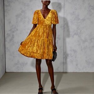 🌻NEW w/tags New York & Company Gold Velvet Pleated Mini Dress Women’s Small
